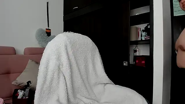 lizzie c online show from December 2025 02:35:01 PM