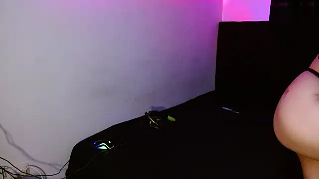 miia-liiam online show from December 2025 05:27:01 AM