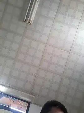 Snapshot of bb770504 chatting on January 2025 04:20:01 AM bb770504 online show from January 2025 04:20:01 AM