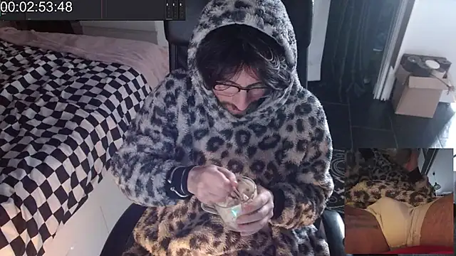 Snapshot of Chuck-FR chatting on April 2026 08:06:01 AM Chuck-FR online show from April 2026 08:06:01 AM