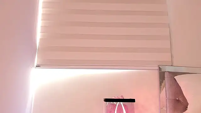 Snapshot of Alissonroses chatting on March 2026 08:15:01 PM Alissonroses online show from March 2026 08:15:01 PM