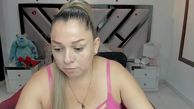 Snapshot of natalia5560 chatting on October 2025 12:37:02 PM natalia5560 online show from October 2025 12:37:02 PM