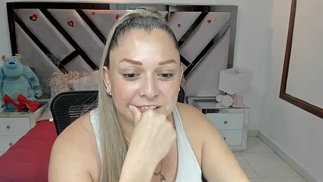 Snapshot of natalia5560 chatting on October 2025 01:15:02 PM natalia5560 online show from October 2025 01:15:02 PM