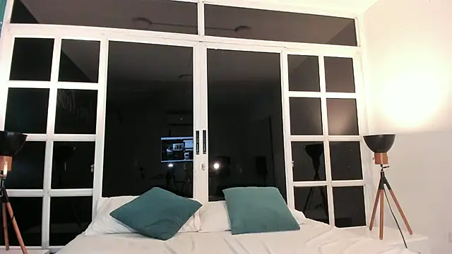 loladupont online show from November 2025 11:04:02 PM