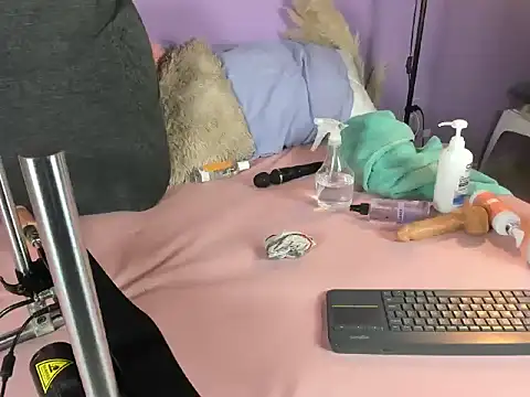 Snapshot of Little_lili19 chatting on April 2026 08:39:01 PM Little lili19 online show from April 2026 08:39:01 PM