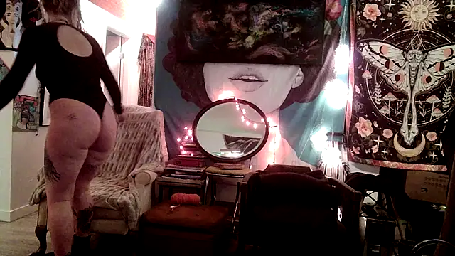 SilverandFox online show from January 2025 09:34:01 PM