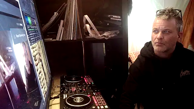 SilverandFox online show from January 2025 10:19:01 AM