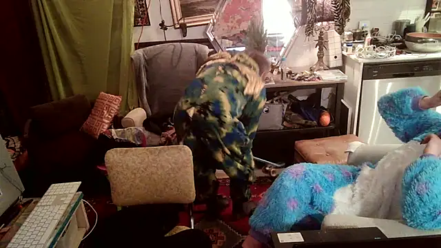 SilverandFox online show from March 2025 10:28:02 AM