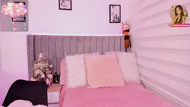 Snapshot of vanesa_moon__ chatting on December 2025 12:05:01 AM vanesa moon online show from December 2025 12:05:01 AM