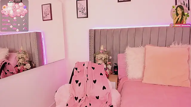 Snapshot of vanesa_moon__ chatting on December 2025 01:55:01 AM vanesa moon online show from December 2025 01:55:01 AM