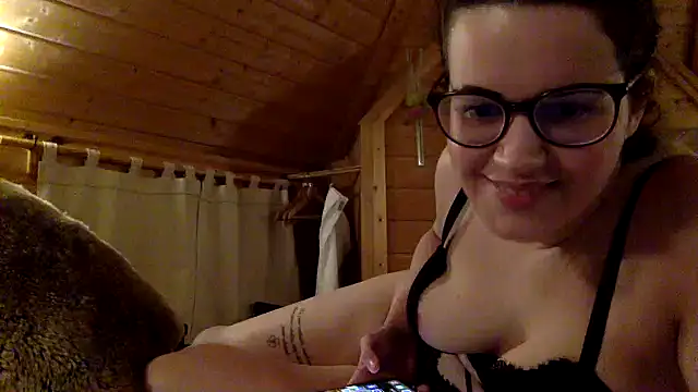 Snapshot of LolaGuess chatting on December 2024 09:53:02 PM LolaGuess online show from December 2024 09:53:02 PM