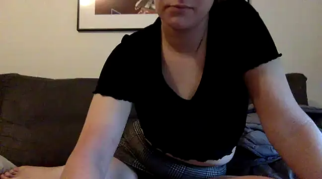 Snapshot of LolaGuess chatting on January 2025 04:29:01 PM LolaGuess online show from January 2025 04:29:01 PM