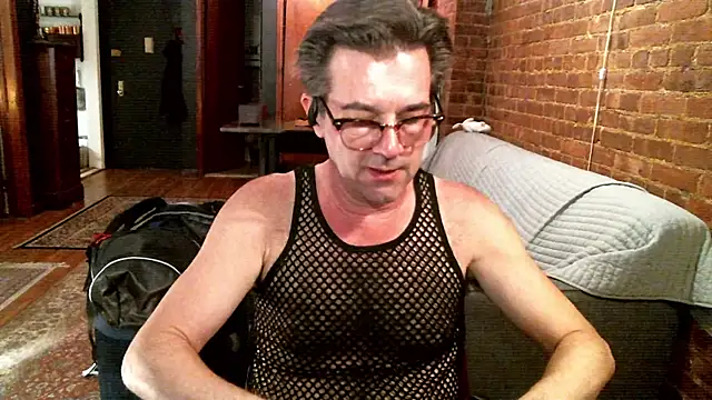 Snapshot of Johnny_Bottoms chatting on April 2026 07:11:02 PM Johnny Bottoms online show from April 2026 07:11:02 PM