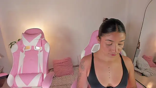 martina roldam online show from October 2025 01:58:02 AM