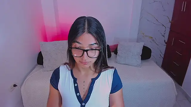 martina roldam online show from April 2026 01:22:02 AM