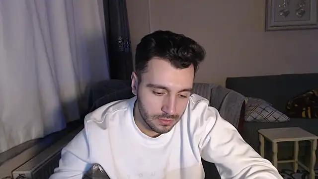 handsomeee04 online show from November 2025 04:31:02 PM