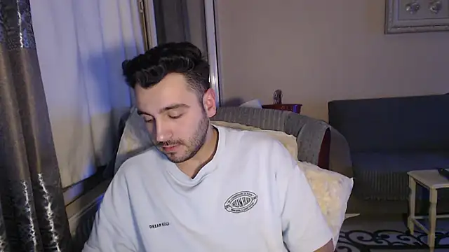 handsomeee04 online show from November 2025 09:47:01 PM