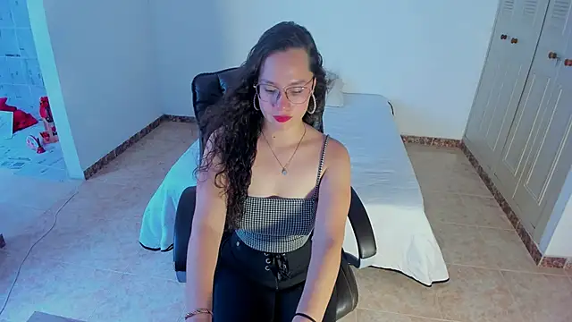 emmaTorres1 online show from February 2025 06:58:01 PM