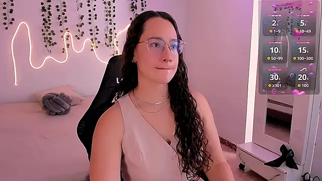 emmaTorres1 online show from October 2025 02:28:01 PM