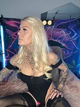 Snapshot of Tata-Ink chatting on October 2025 09:20:01 AM Tata-Ink online show from October 2025 09:20:01 AM