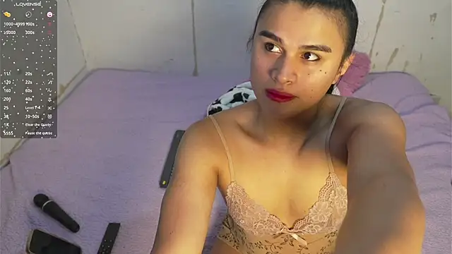 Snapshot of Mara-Bella chatting on June 2026 02:11:01 AM Mara-Bella online show from June 2026 02:11:01 AM