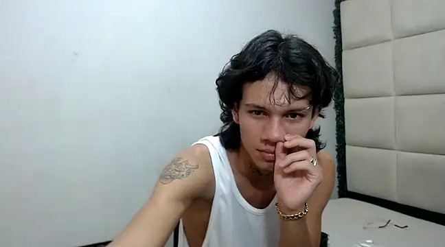 Snapshot of andy_dan18 chatting on December 2024 01:17:01 PM andy dan18 online show from December 2024 01:17:01 PM