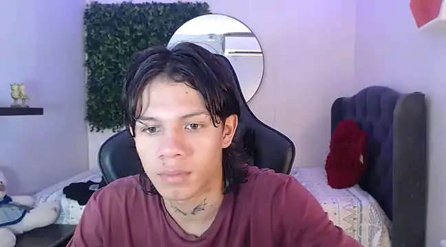 Snapshot of andy_dan18 chatting on January 2025 01:52:02 PM andy dan18 online show from January 2025 01:52:02 PM