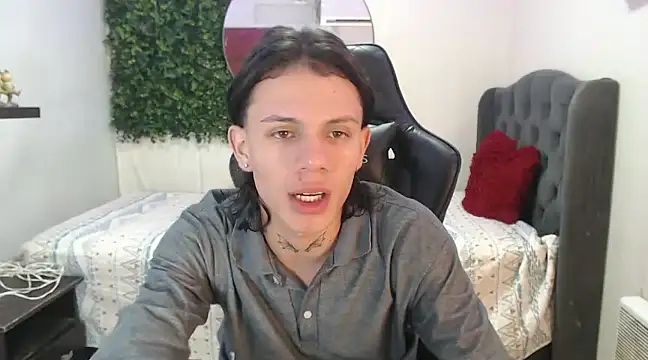 Snapshot of andy_dan18 chatting on January 2025 02:36:02 PM andy dan18 online show from January 2025 02:36:02 PM