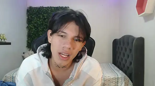 Snapshot of andy_dan18 chatting on January 2025 04:21:02 PM andy dan18 online show from January 2025 04:21:02 PM