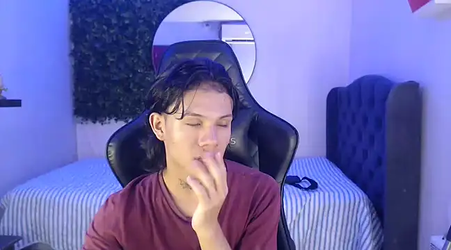 Snapshot of andy_dan18 chatting on January 2025 05:52:02 PM andy dan18 online show from January 2025 05:52:02 PM