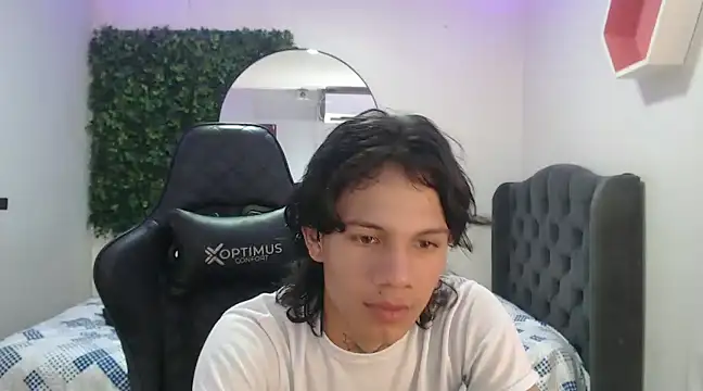 Snapshot of andy_dan18 chatting on January 2025 01:49:01 PM andy dan18 online show from January 2025 01:49:01 PM
