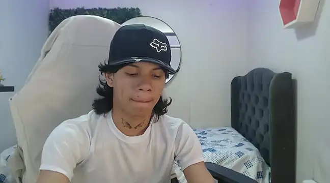 Snapshot of andy_dan18 chatting on January 2025 04:34:02 PM andy dan18 online show from January 2025 04:34:02 PM