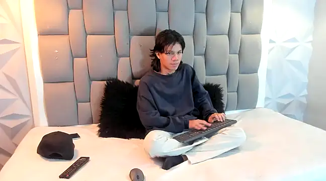 Snapshot of andy_dan18 chatting on February 2025 02:46:01 PM andy dan18 online show from February 2025 02:46:01 PM