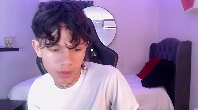 Snapshot of andy_dan18 chatting on February 2025 01:19:02 PM andy dan18 online show from February 2025 01:19:02 PM