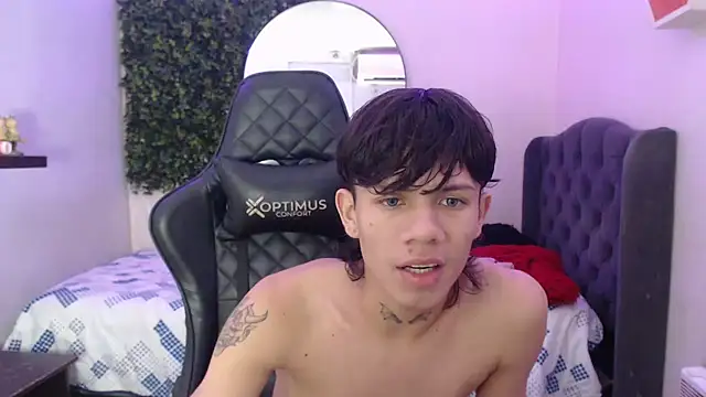 Snapshot of andy_dan18 chatting on March 2025 12:57:02 PM andy dan18 online show from March 2025 12:57:02 PM