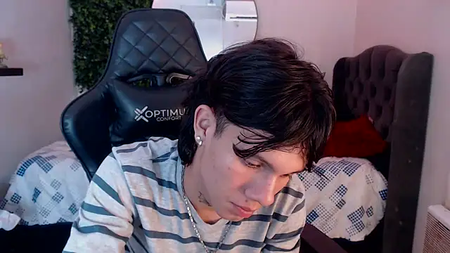 Snapshot of andy_dan18 chatting on March 2025 01:51:01 PM andy dan18 online show from March 2025 01:51:01 PM