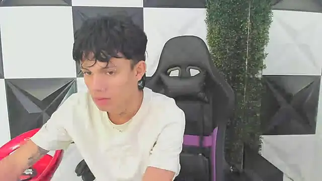 Snapshot of andy_dan18 chatting on September 2025 05:57:01 PM andy dan18 online show from September 2025 05:57:01 PM