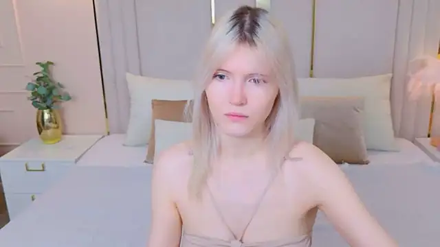 NellieLoyns online show from December 2025 05:21:02 PM