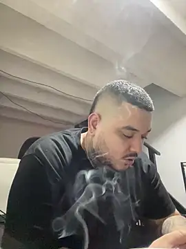 Snapshot of El_Titan1998 chatting on December 2024 11:13:02 PM El Titan1998 online show from December 2024 11:13:02 PM