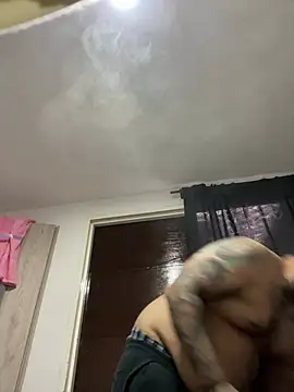 Snapshot of El_Titan1998 chatting on December 2024 09:22:01 PM El Titan1998 online show from December 2024 09:22:01 PM