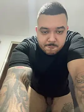 Snapshot of El_Titan1998 chatting on January 2025 10:08:02 PM El Titan1998 online show from January 2025 10:08:02 PM