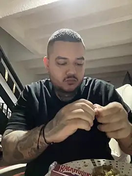 Snapshot of El_Titan1998 chatting on January 2025 11:37:02 AM El Titan1998 online show from January 2025 11:37:02 AM