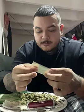 Snapshot of El_Titan1998 chatting on January 2025 12:05:01 PM El Titan1998 online show from January 2025 12:05:01 PM