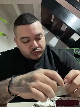 Snapshot of El_Titan1998 chatting on January 2025 01:29:01 PM El Titan1998 online show from January 2025 01:29:01 PM