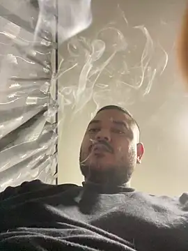 Snapshot of El_Titan1998 chatting on March 2025 11:27:02 PM El Titan1998 online show from March 2025 11:27:02 PM