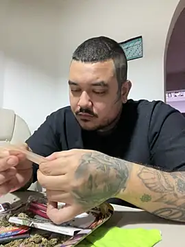 Snapshot of El_Titan1998 chatting on March 2025 10:58:02 PM El Titan1998 online show from March 2025 10:58:02 PM