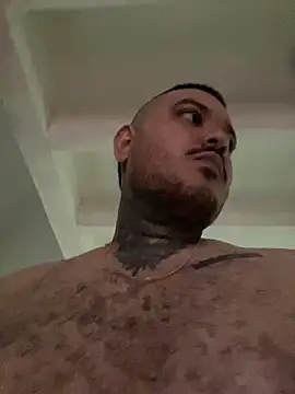 Snapshot of El_Titan1998 chatting on March 2025 09:10:02 PM El Titan1998 online show from March 2025 09:10:02 PM