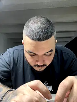 Snapshot of El_Titan1998 chatting on September 2025 10:43:01 PM El Titan1998 online show from September 2025 10:43:01 PM