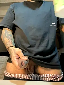 Snapshot of El_Titan1998 chatting on September 2025 11:27:01 PM El Titan1998 online show from September 2025 11:27:01 PM