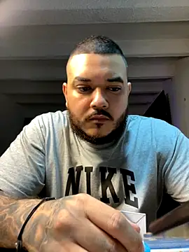 Snapshot of El_Titan1998 chatting on September 2025 09:18:01 PM El Titan1998 online show from September 2025 09:18:01 PM